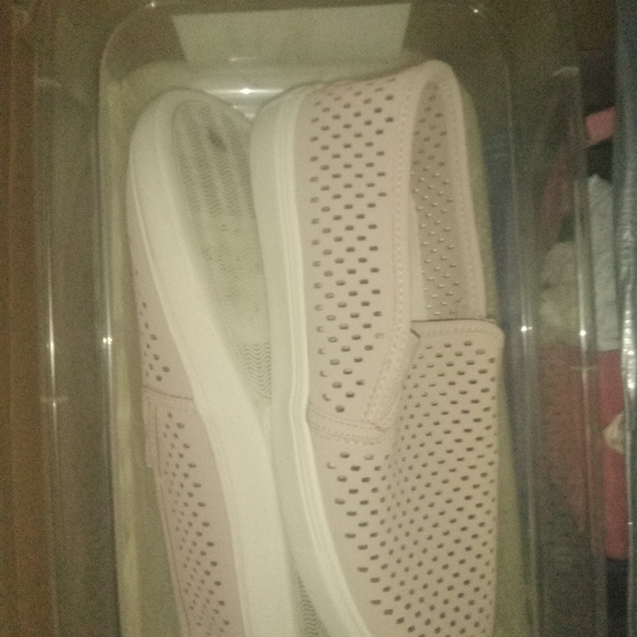 Shoe - Picture 4 of 4